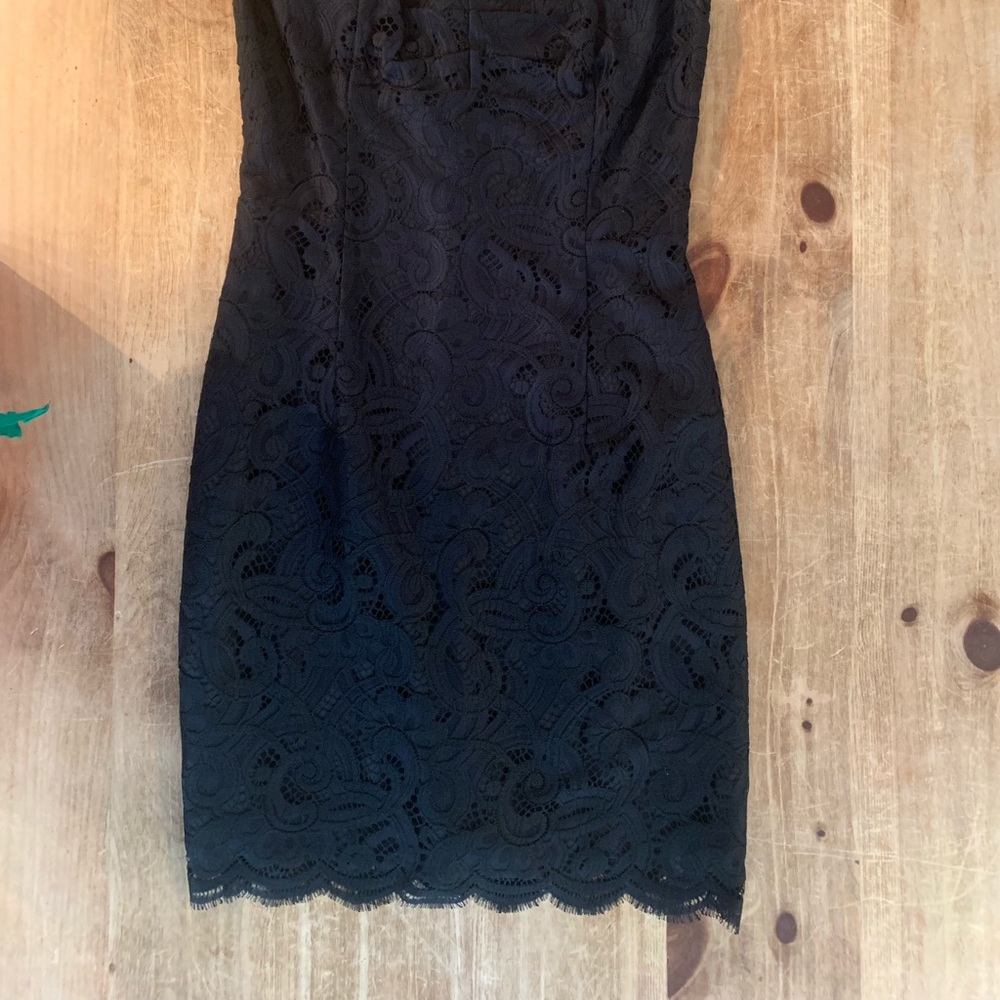 Black lace dress - Picture 4 of 5